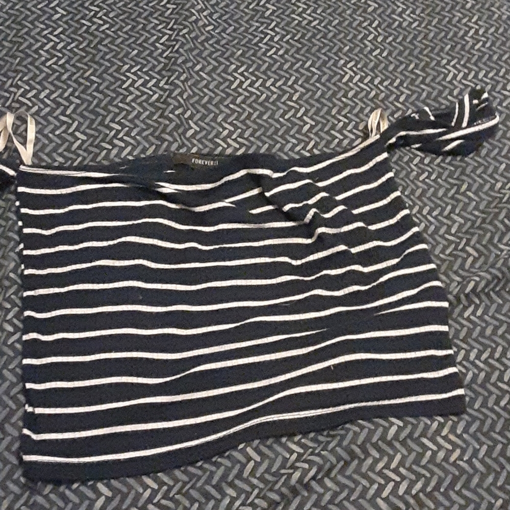 Striped off shoulder crop 🥰